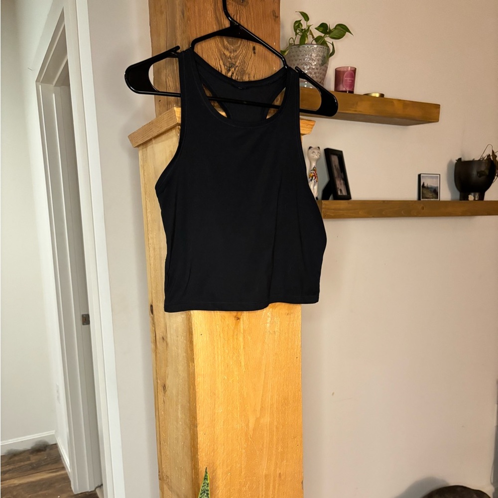 Women’s workout razor back crop tops!